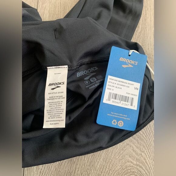 Brooks relax your run woman’s Bermuda shorts. Relaxed fit - Picture 3 of 8